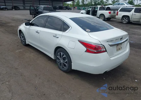2015 Nissan Altima 2.5 S из США, поврежденный, VIN 1N4AL3AP7FC271756